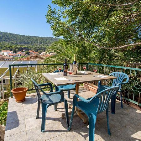 Lovely Apartment In Veli Losinj With Kitchen מראה חיצוני תמונה