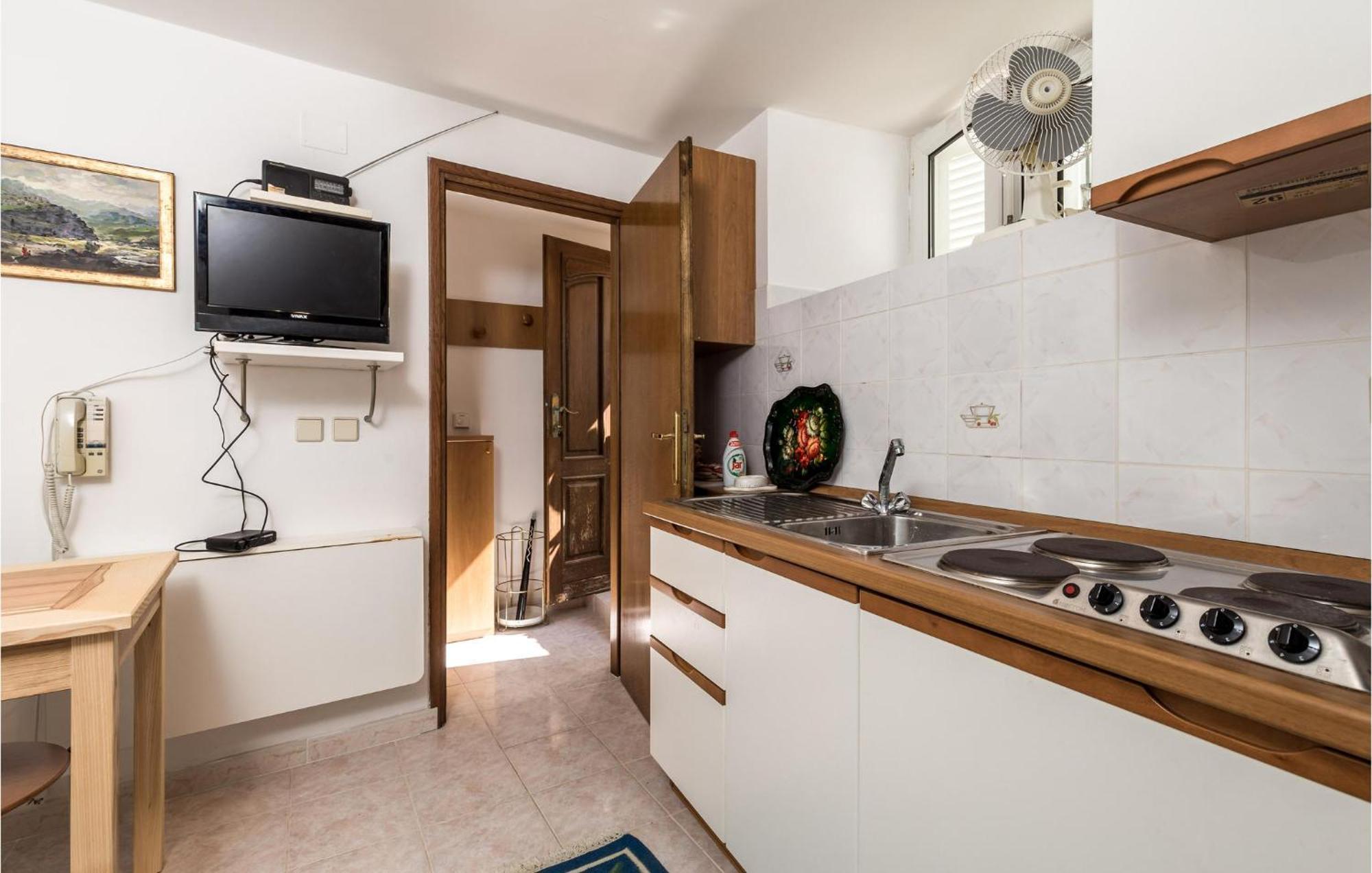 Lovely Apartment In Veli Losinj With Kitchen מראה חיצוני תמונה