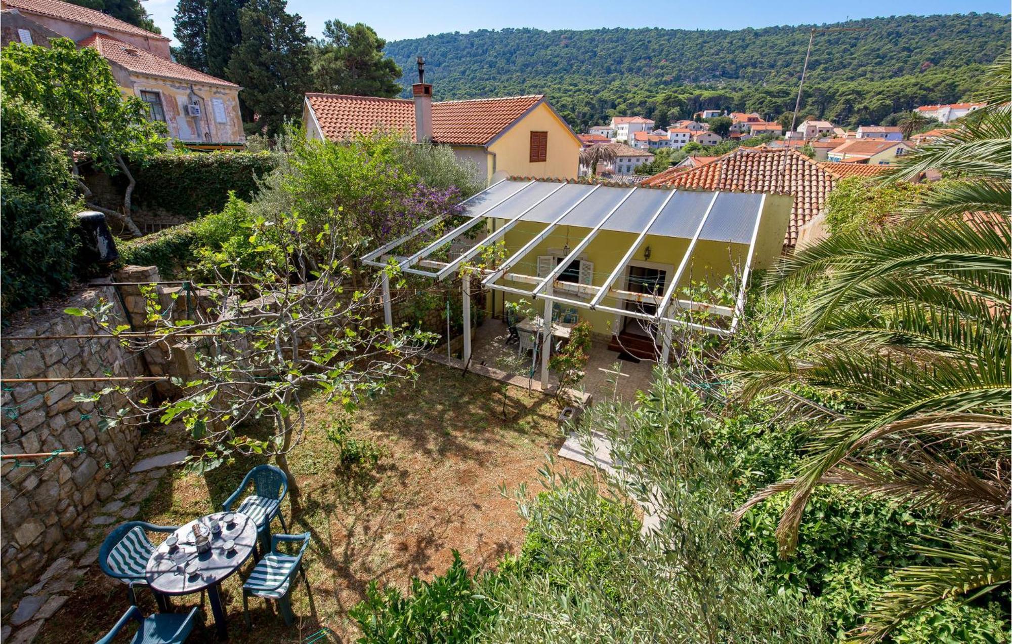 Lovely Apartment In Veli Losinj With Kitchen מראה חיצוני תמונה