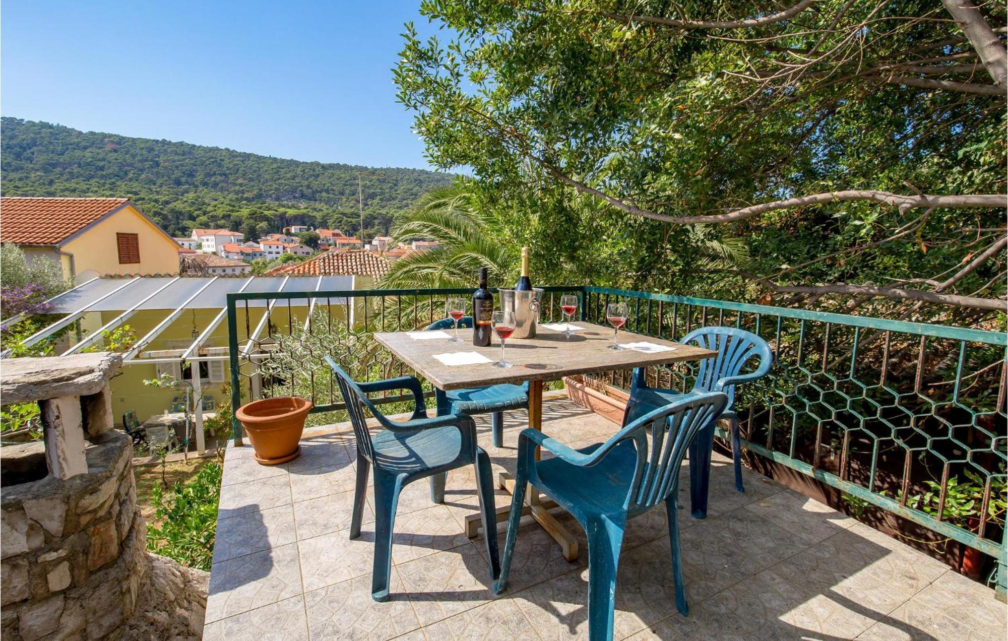 Lovely Apartment In Veli Losinj With Kitchen מראה חיצוני תמונה