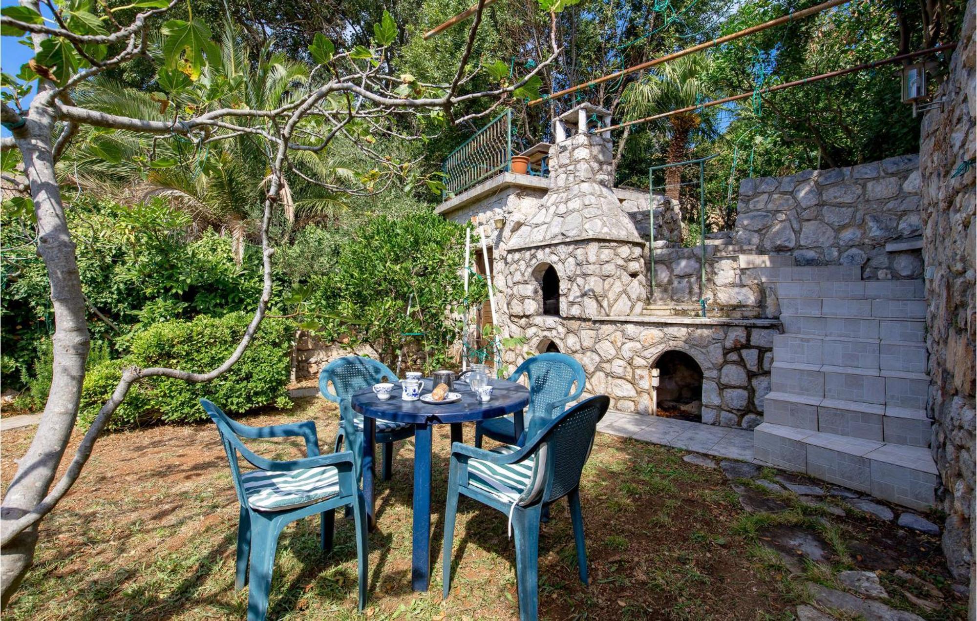 Lovely Apartment In Veli Losinj With Kitchen מראה חיצוני תמונה