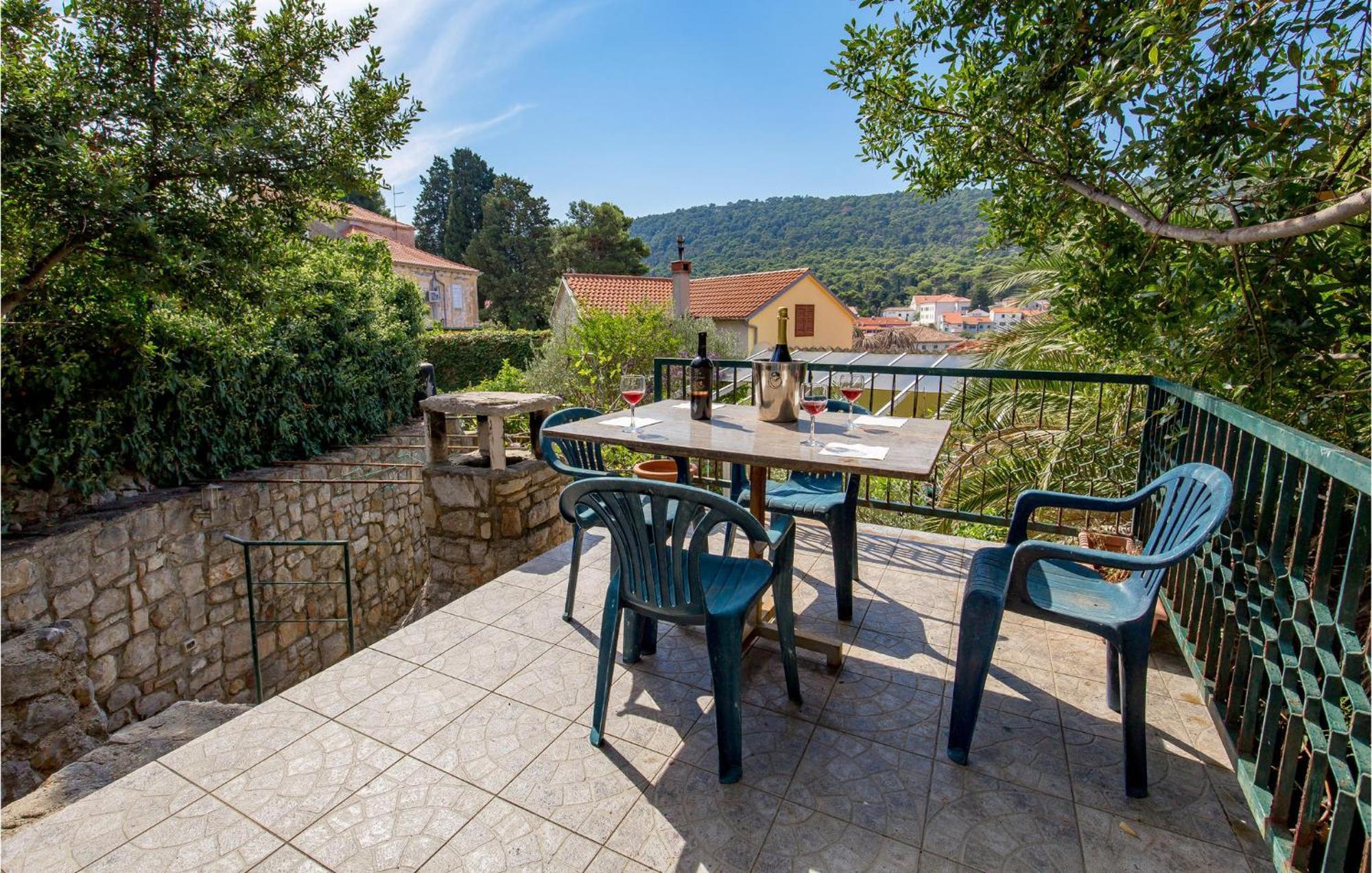 Lovely Apartment In Veli Losinj With Kitchen מראה חיצוני תמונה