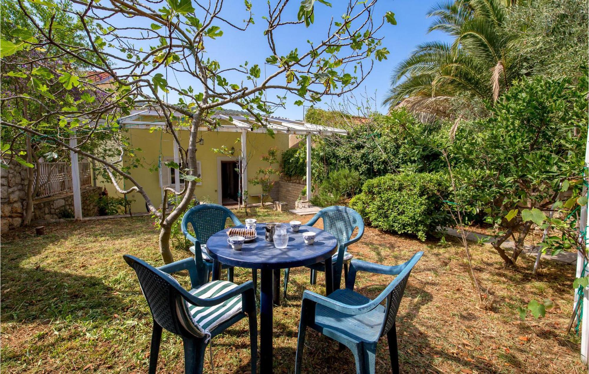 Lovely Apartment In Veli Losinj With Kitchen מראה חיצוני תמונה